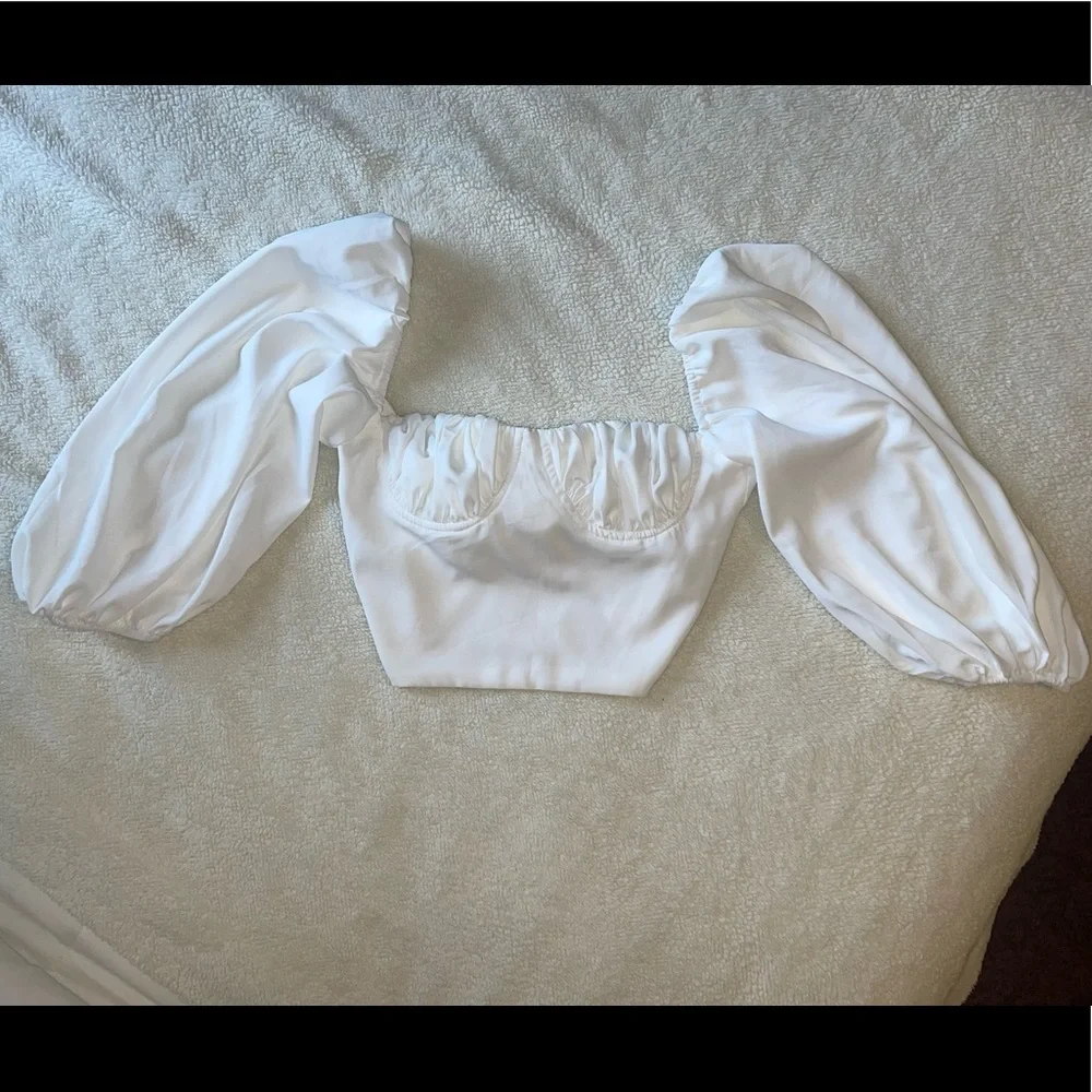 White long sleeve blouse with puff sleeves and a tie back. - Picture 2 of 5